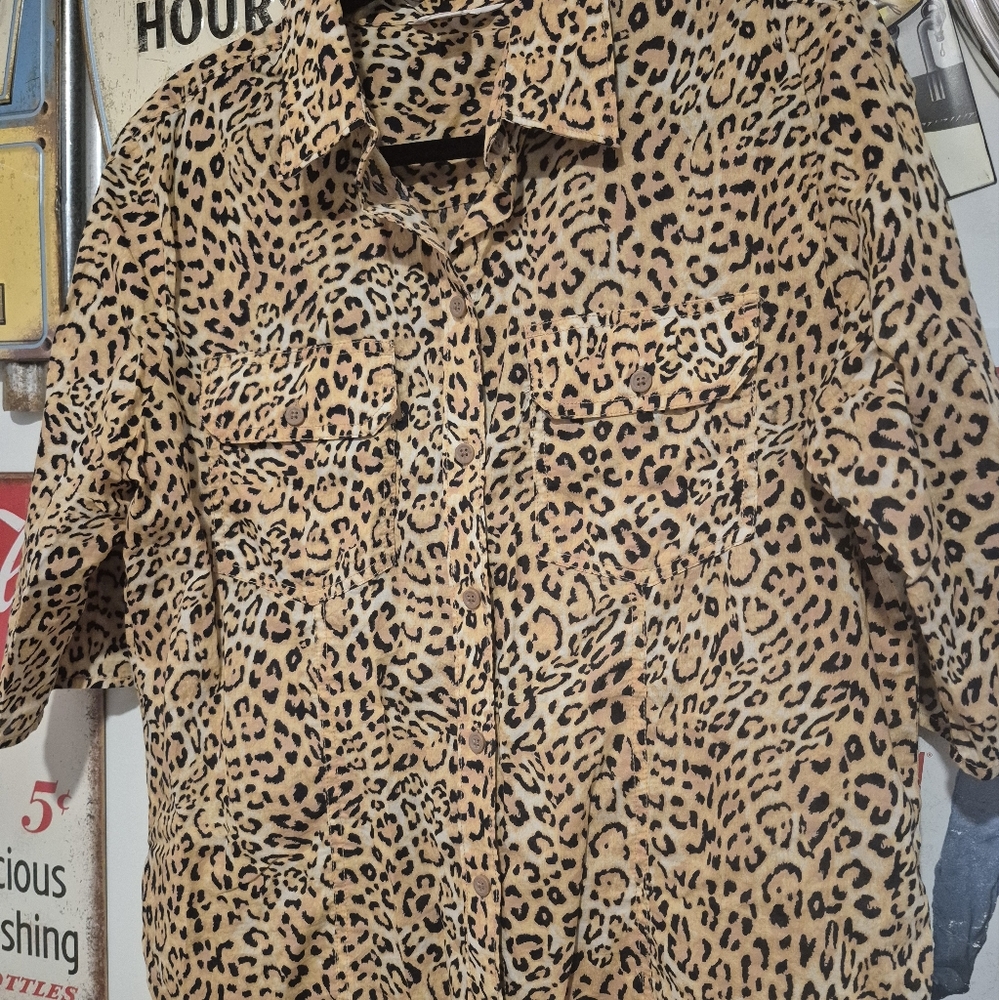 Cheetah print blouse - Picture 2 of 10